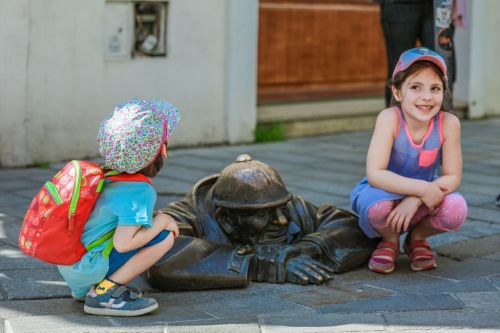 布拉迪斯拉发孩子与城市雕塑