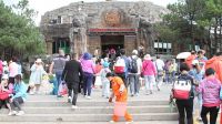 云南丽江：游客增加！玉龙雪山景区游客中心为保证游览良好体验感做了……