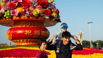 “祝福祖国”大花篮主体完工，亮相天安门广场