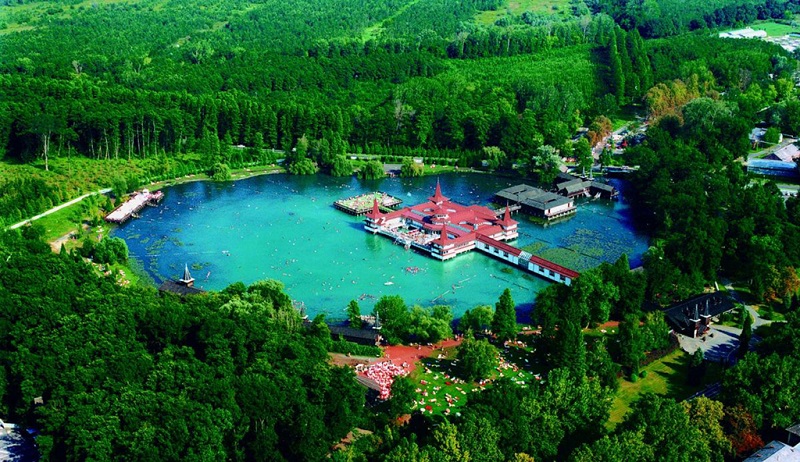 匈牙利赫维兹温泉湖