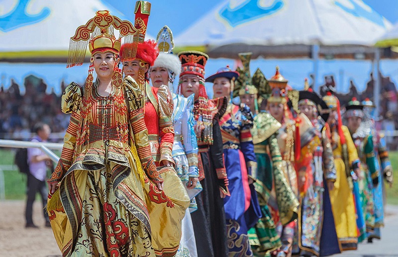 蒙古国女人的服饰