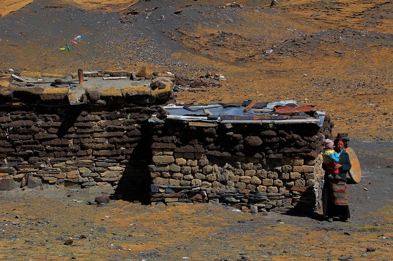 2013.10.12卡若拉冰川下的藏族民居（1），摄影：许文舟