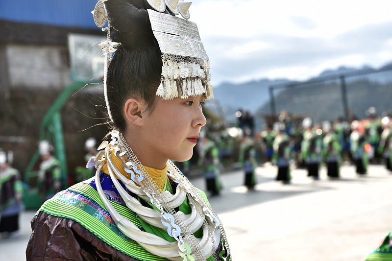 2月13日，贵州省黔东南苗族侗族自治州从江县加勉乡白棒村举行一年一度春节民俗活动，苗族姑娘在芦笙塘踩歌堂5。