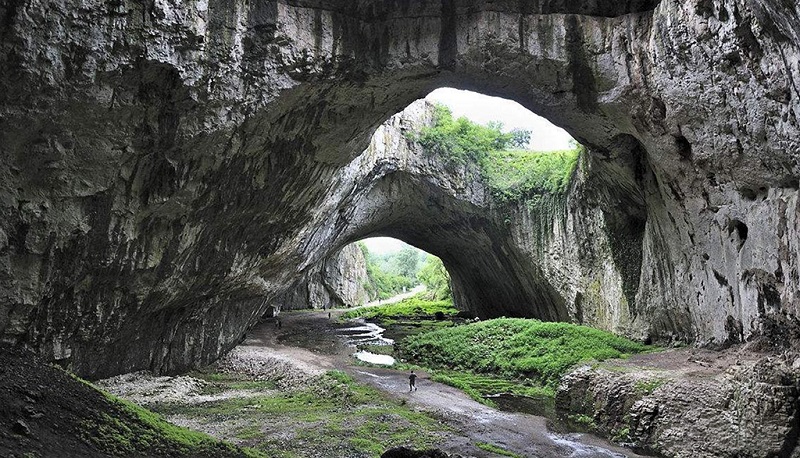 保加利亚洛维奇附近的德弗塔什卡洞