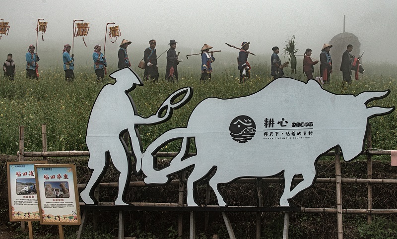 “崇义舞春牛”成为景区一张名片。