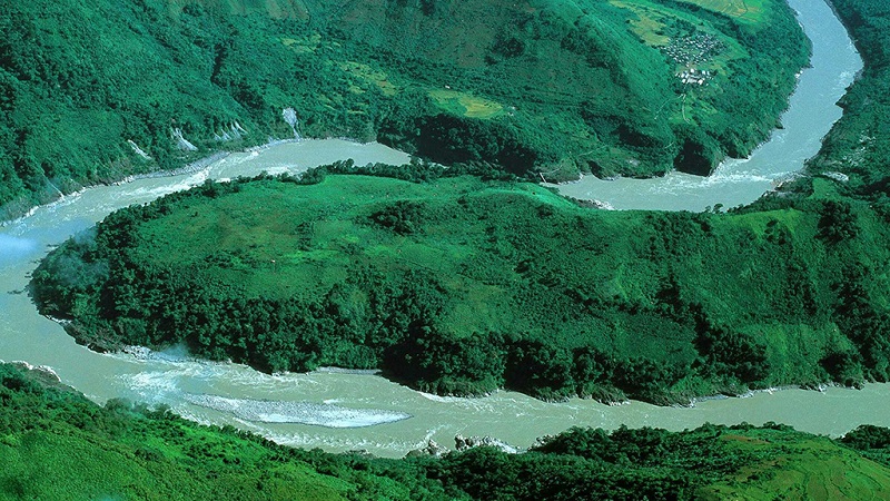 “地球上最后的秘境”--雅鲁藏布江大峡谷自然风光