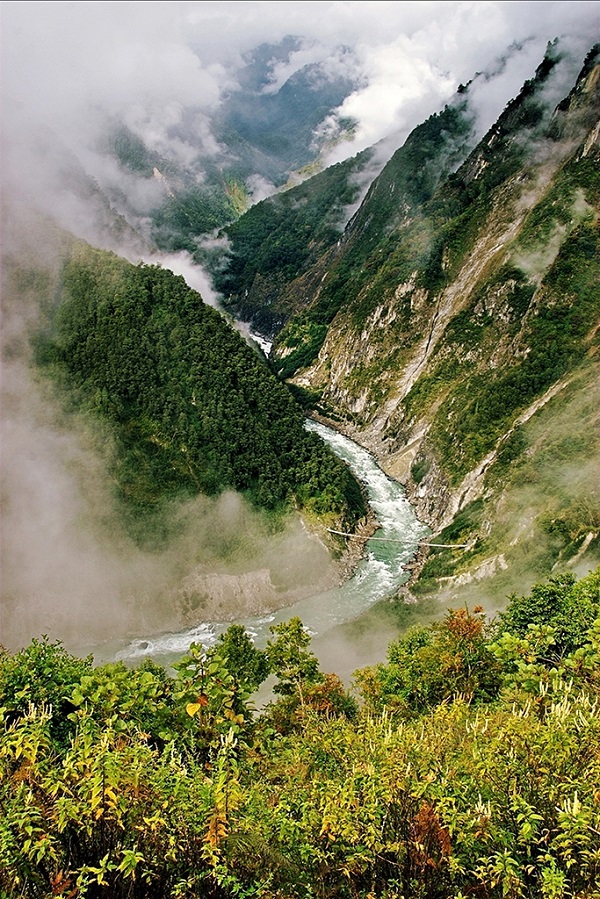 雅鲁藏布大峡谷远眺之美