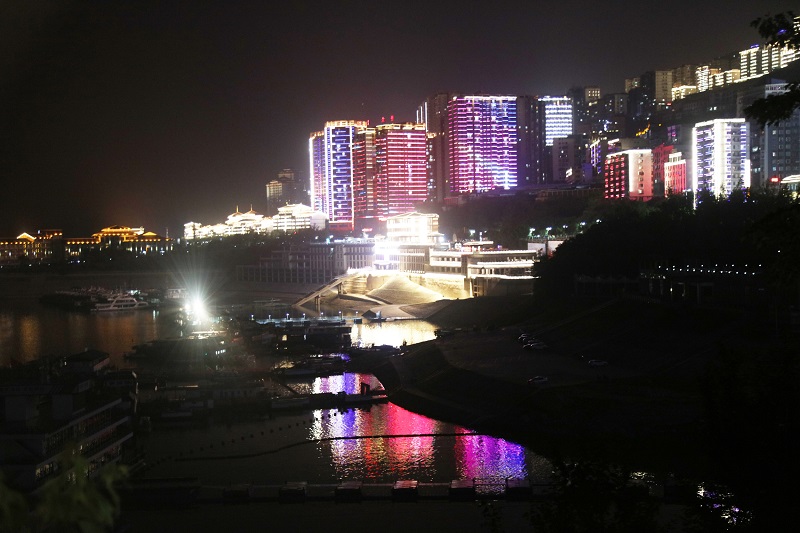 图1：重庆巫山高峡平湖港区夜景一隅。2021年5月5日，摄于重庆市巫山县港口。唐探峰