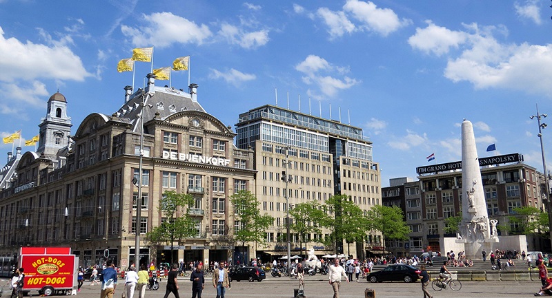阿姆斯特丹水坝广场上的国家纪念碑