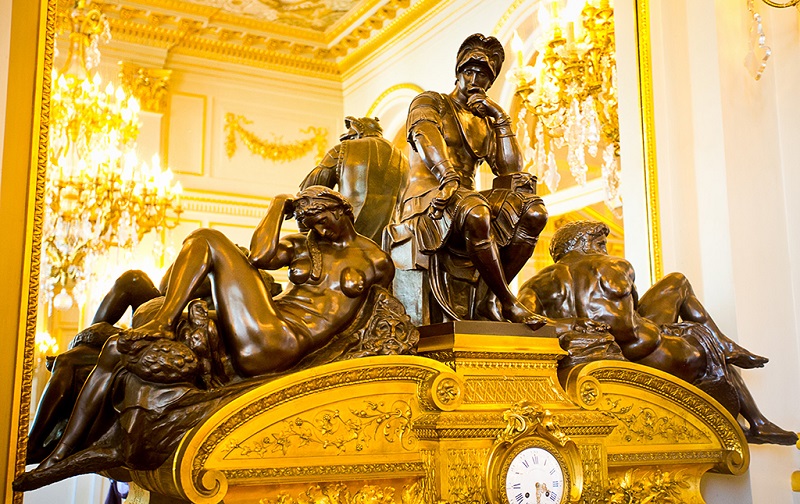 布鲁塞尔皇宫内的雕塑作品
