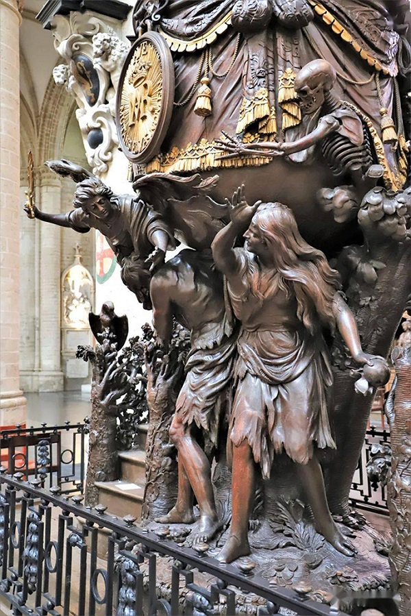 布鲁塞尔主教座堂内的雕塑