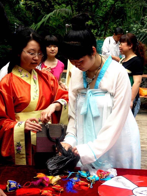 穿汉服庆端午