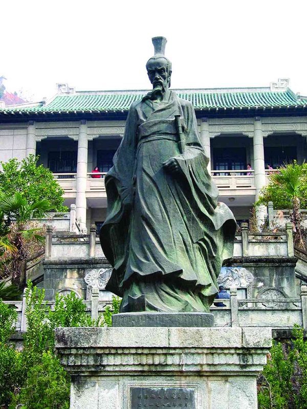 屈原雕像