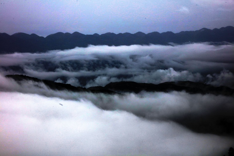 图13：动漫长江。2021年7月8日，摄于巫山凤凰台。唐探峰