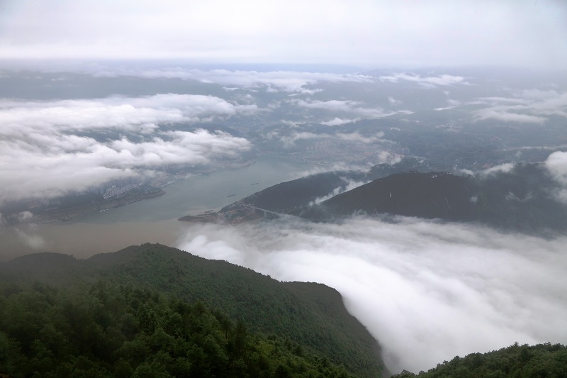 图6：云淹高峡平湖。2021年7月5日，唐探峰摄于重庆巫山望天坪。