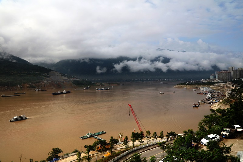 图5：7月20日，三峡云雨画里港口旅游物流繁忙。唐探峰摄于重庆巫山港口码头。