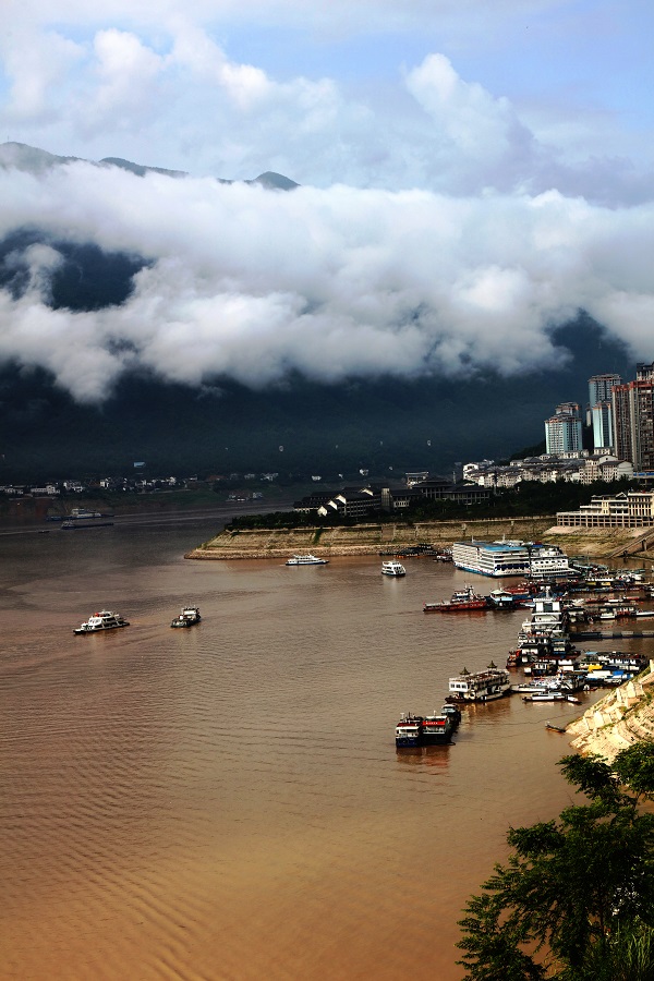图6：7月20日，巫山大宁湖港口晨唱。唐探峰摄于重庆巫山港口旅游码头。
