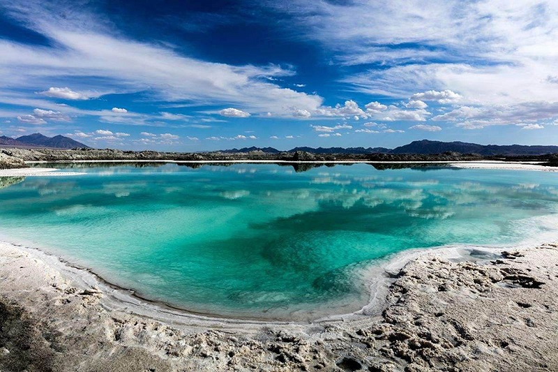 察尔汗盐湖是世界是最大的盐湖，号称盐湖之王。