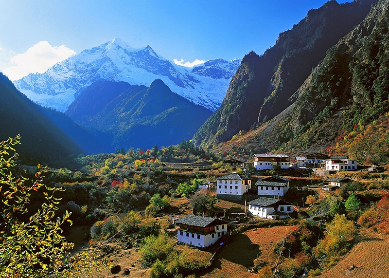 尼汝雪山秋色美景