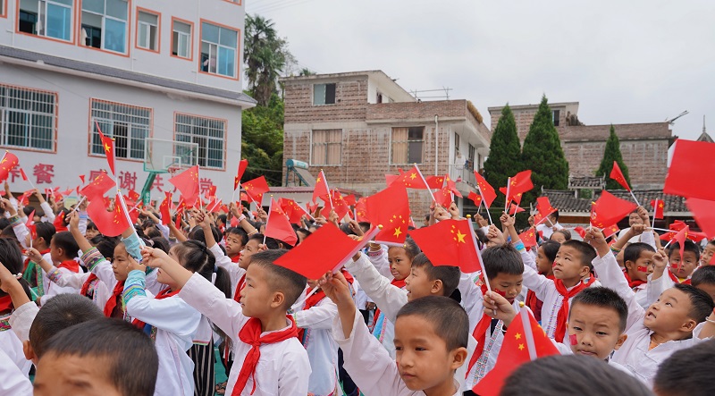 2021年9月30日，贵州省从江县小黄侗寨中心小学师生演唱侗族大歌祝福祖国。 (3)
