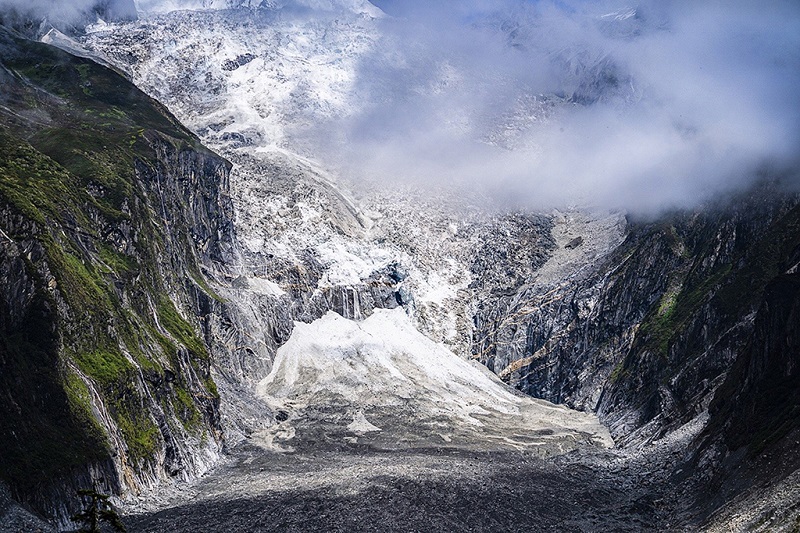 蜀山之王贡嘎雪山下的海螺沟冰川森林公园