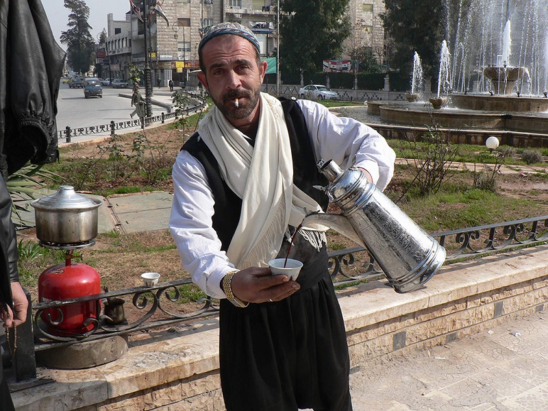 大马士革街头卖茶水的老汉