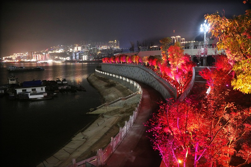 圖6：平湖夜港輝煌燦爛。2021年11月3日，攝于重慶市巫山縣大寧湖。   唐探峰  15084351527