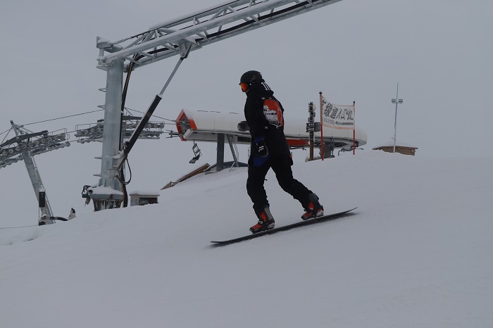 在阿勒泰市将军山滑雪场滑雪的雪友 (5)