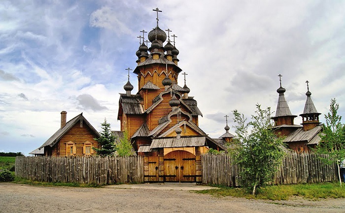 美丽的木质教堂
