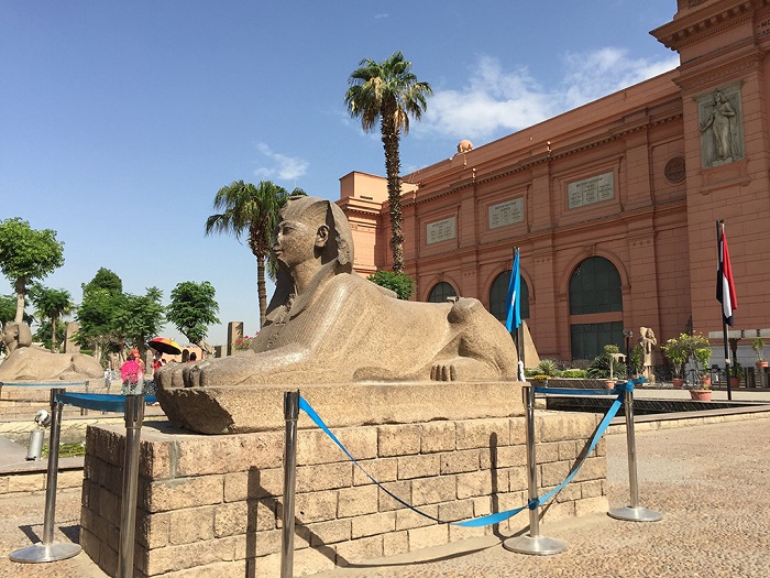 开罗埃及国家博物馆门前的石雕