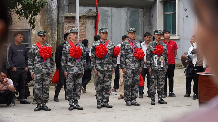 2022年3月14日，在贵州省黔东南苗族侗族自治州从江县停洞镇，入伍新兵正在列队参加欢送仪式。 (1)