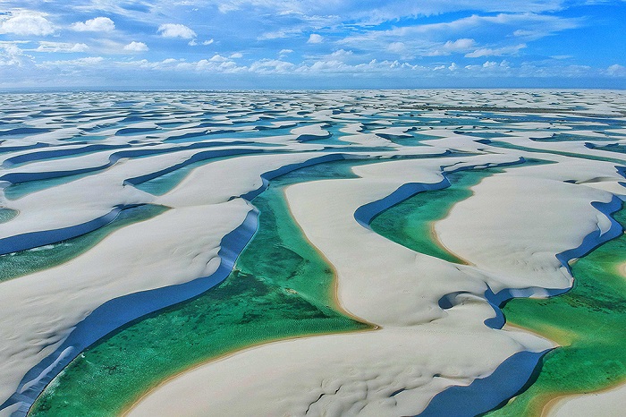 巴西白色沙漠里的翡翠湖