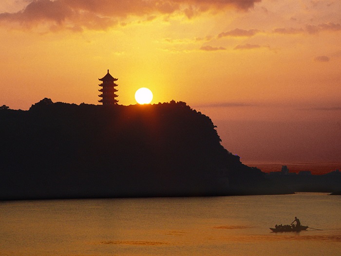 孤峰塔与常德德山夕照