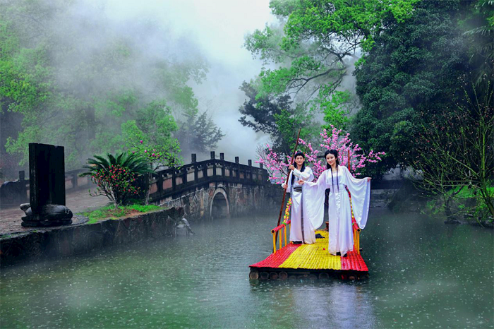 烟雨濛濛桃花源