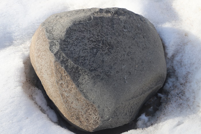 鈍圓錐狀的隕石。
