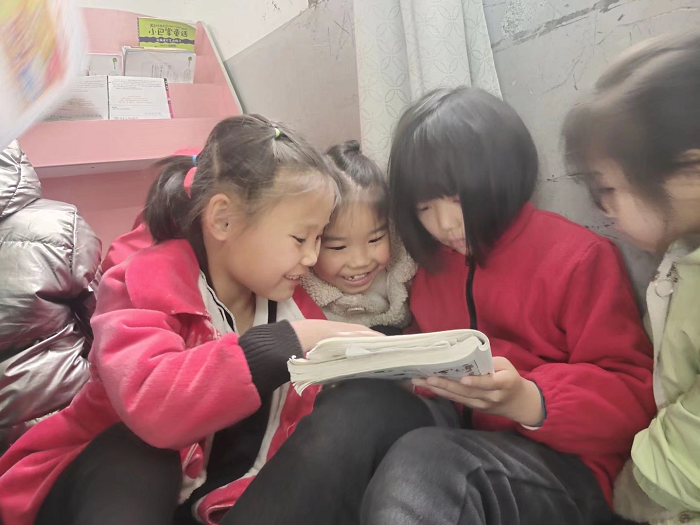 庆云镇中心小学一（1）班学生分享读书的快乐