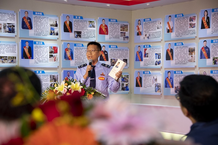 7、2022年4月29日，广西梧州市总工会开展“与书相伴 遇见更好的自己”迎五一主题活动。图为该市劳模工匠读书分享现场。（何华文）