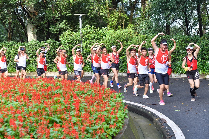 1、2022年6月3日，梧州大K战队队员在广西梧州市白云山公园跑步运动锻炼身体，倡导绿色、健康、低碳生活理念。（何华文）