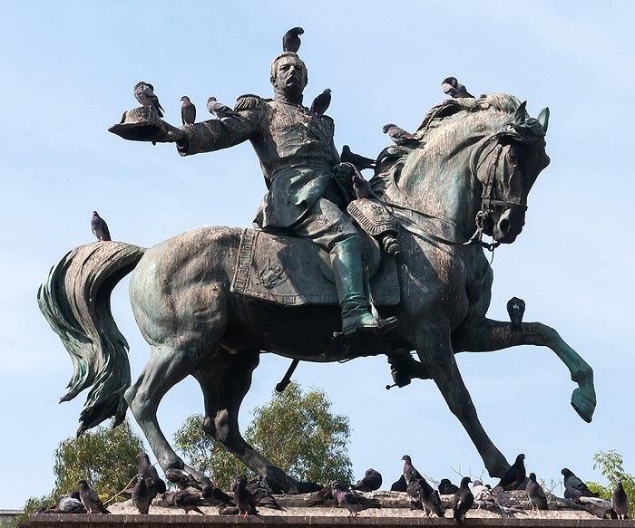 萨尔瓦多名人骑马雕塑