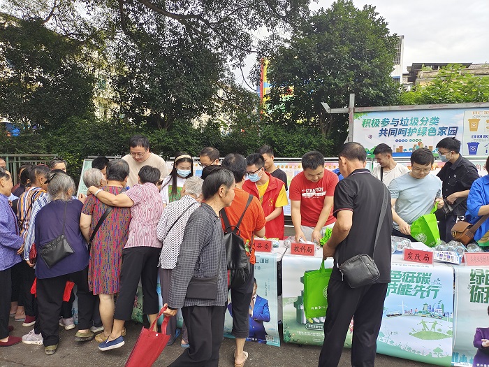 共青团从江县委开展“美丽中国 青春行动”节能减碳宣传志愿服务活动 (1)