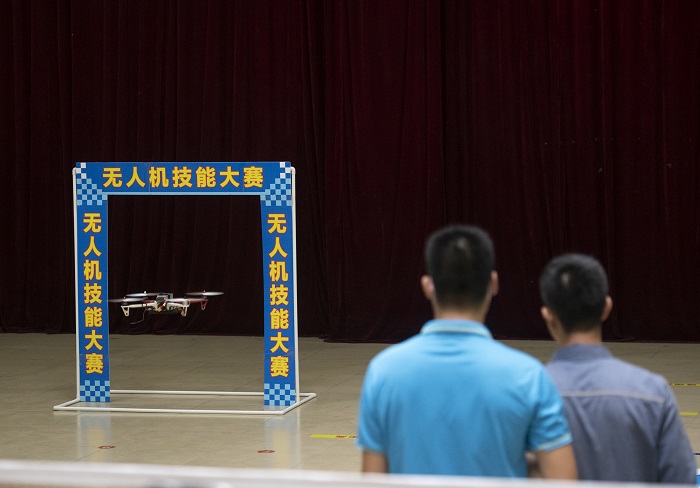 6、2022年7月3日，位于广西梧州工匠学院（梧州职业学院），技术职工正在进行无人机技能大赛（何华文）