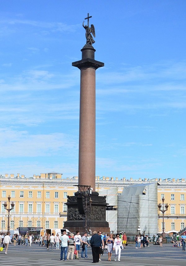广场上的纪念柱