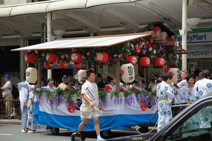 祗园祭上的葱绿车