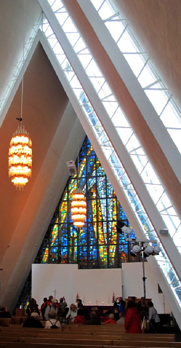 北极教堂的彩窗