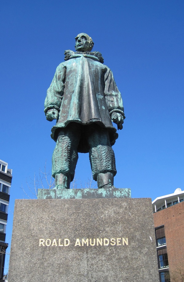探险家罗尔德·阿蒙森的雕像