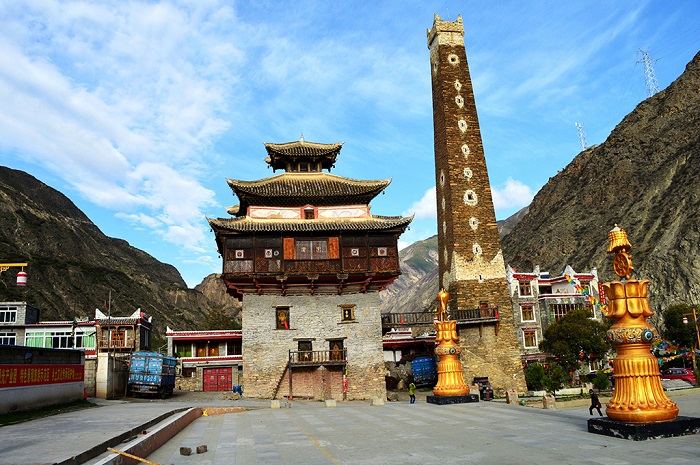 藏寨碉楼