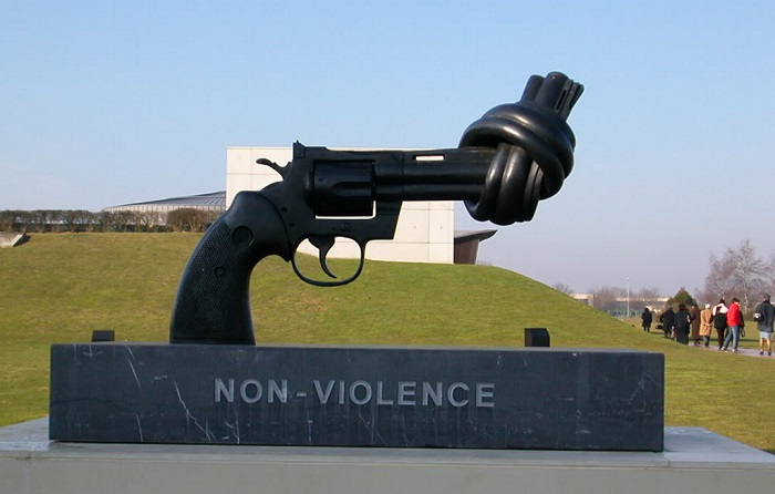 卡昂二战博物馆不要战争雕塑