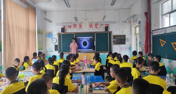 电子科技大学研究生支教团成员张彦博，现服务于岑巩县第四中学。