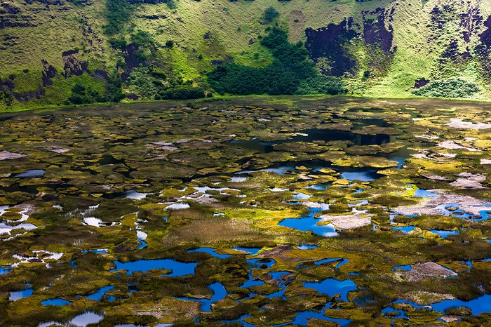 复活节岛上拉诺卡乌火山湖