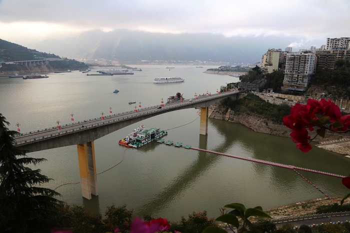 图1：重庆巫山繁荣兴旺的港区。2022年11月1日，摄于重庆巫山大宁湖。唐金生  17784436870